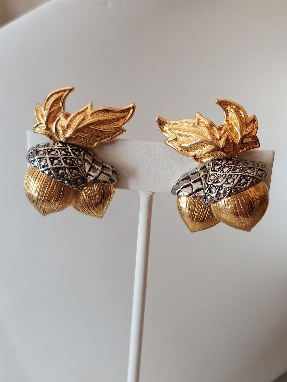 Vintage 1974 Avon Elegance Collection Two Tone Chunky Acorn Clip Earrings